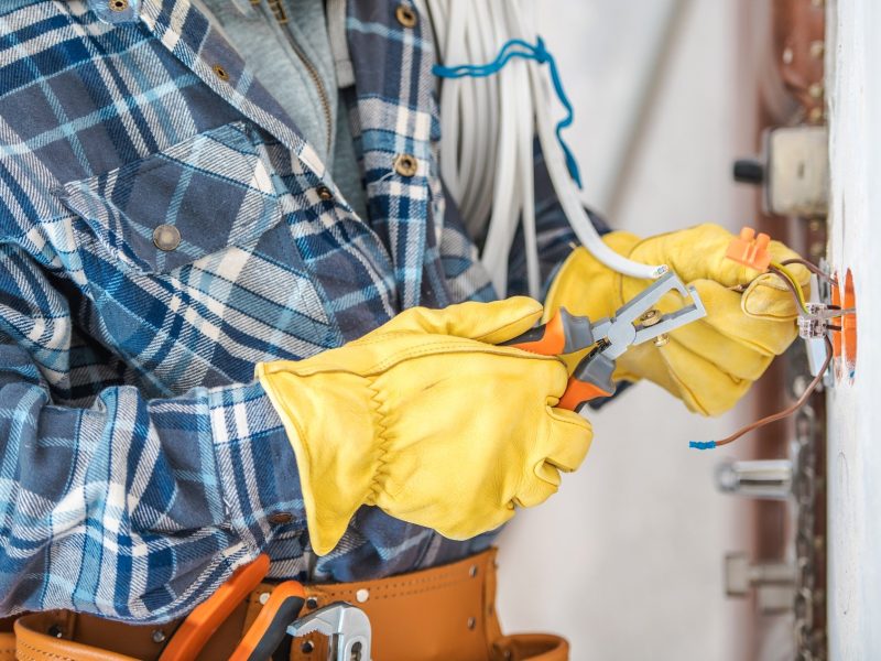 Professional Electrician Job